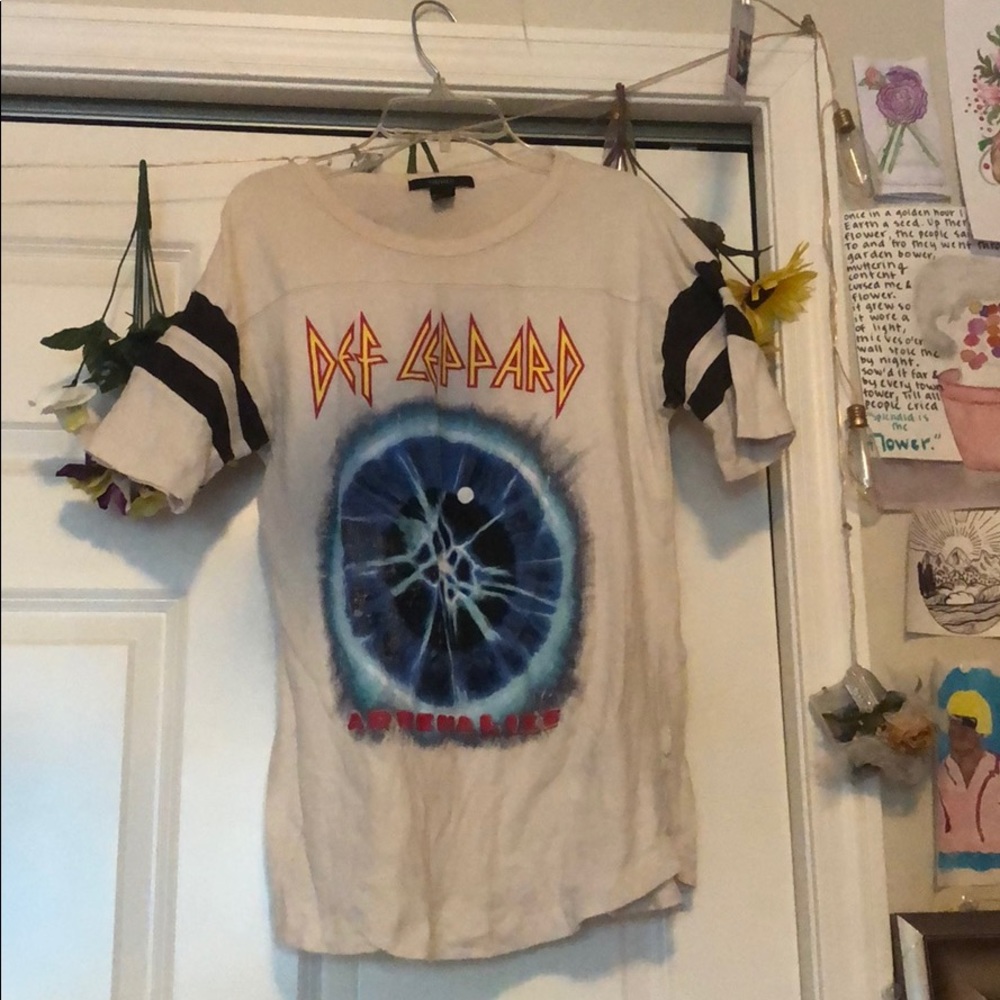Def Leppard forever 21 short sleeve shirt